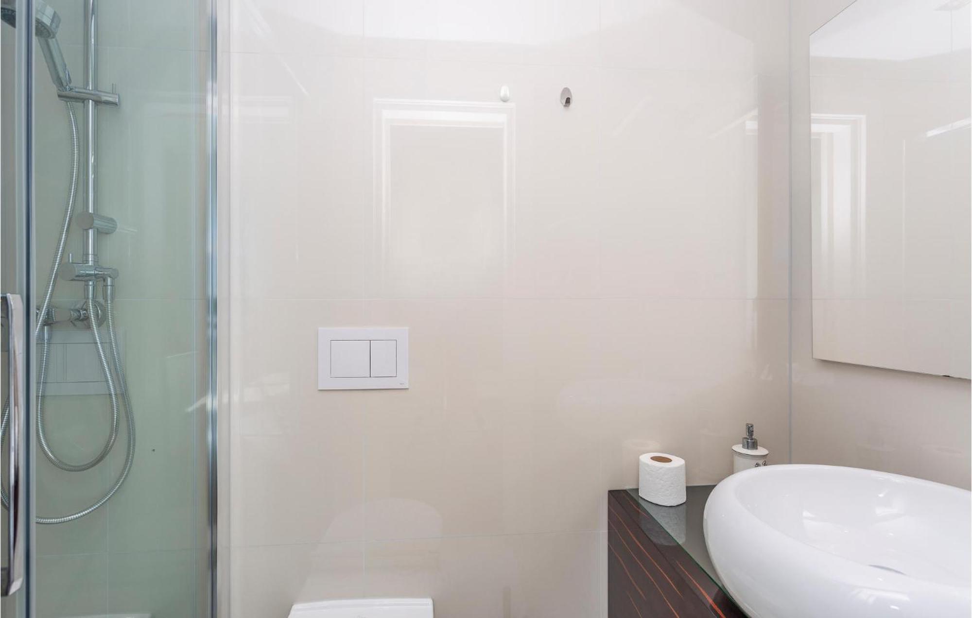 Stunning Apartment In Malinska With Kitchen 외부 사진