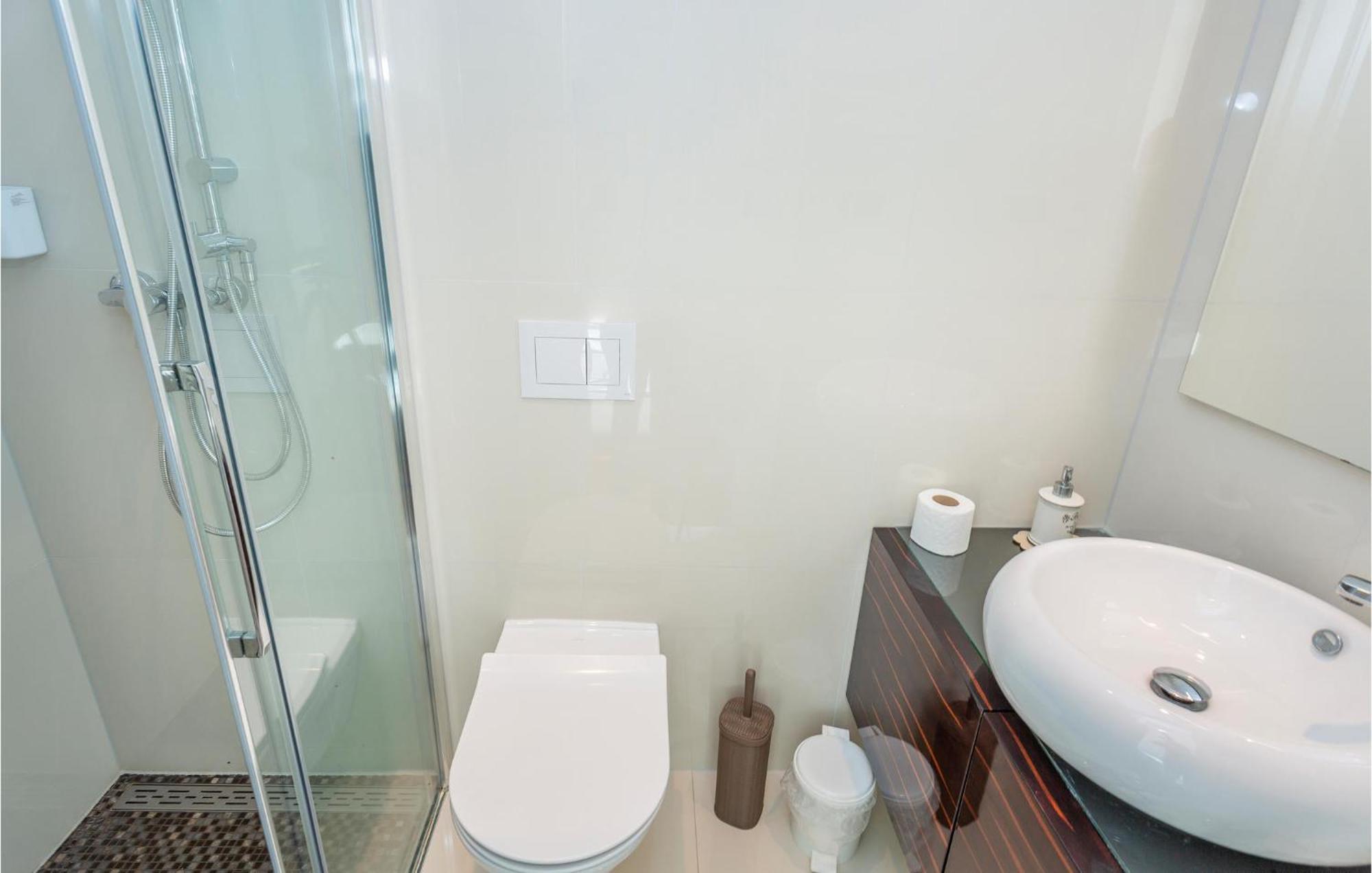 Stunning Apartment In Malinska With Kitchen 외부 사진