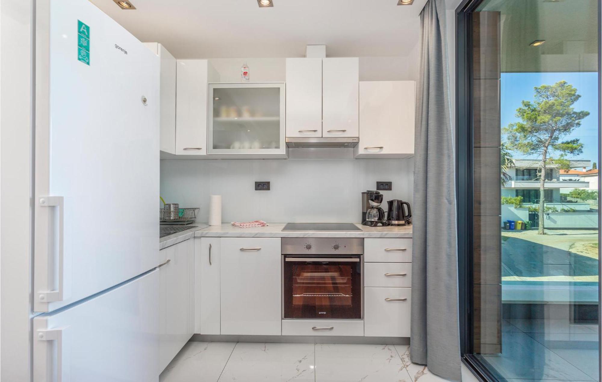 Stunning Apartment In Malinska With Kitchen 외부 사진