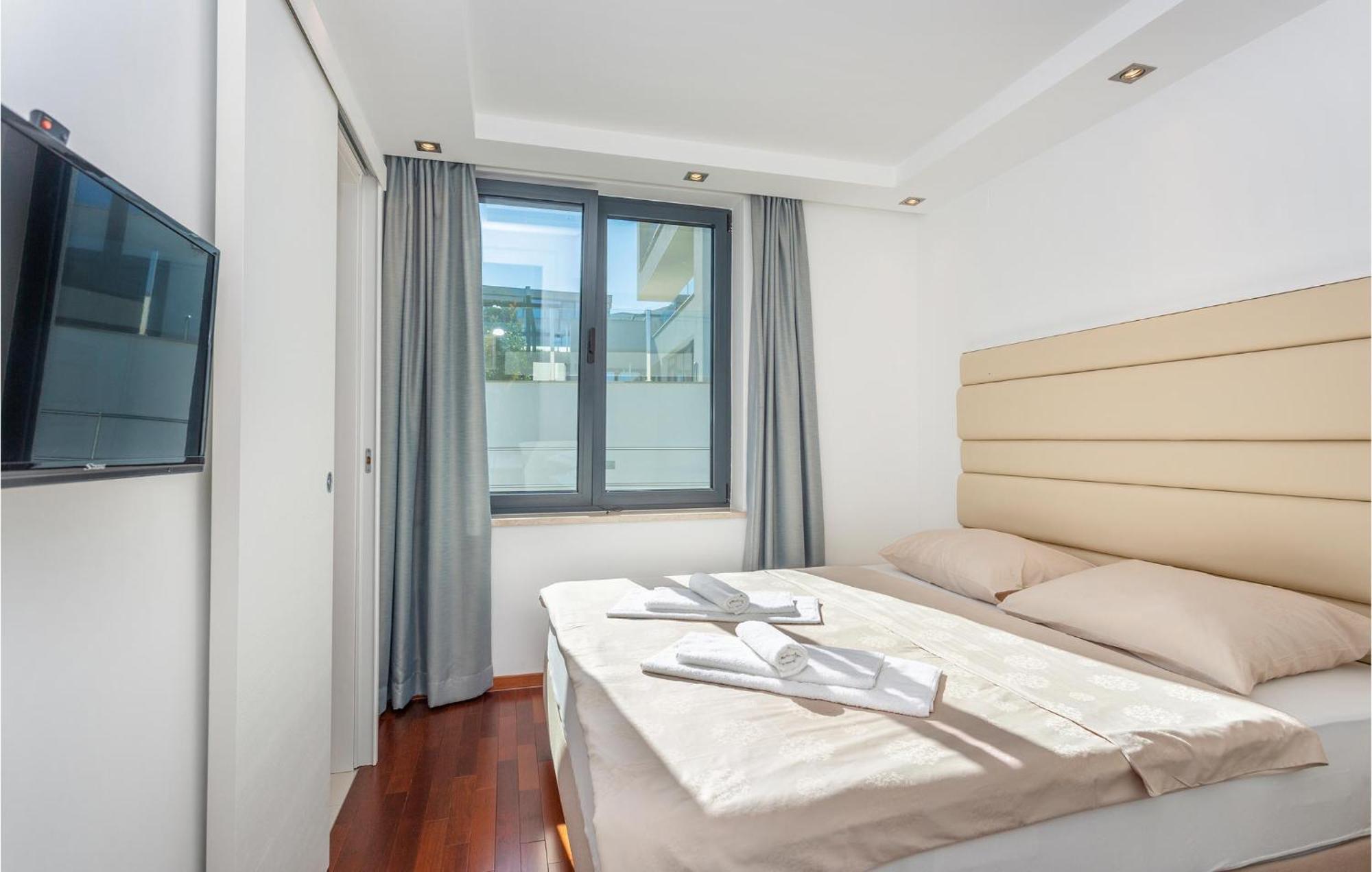 Stunning Apartment In Malinska With Kitchen 외부 사진