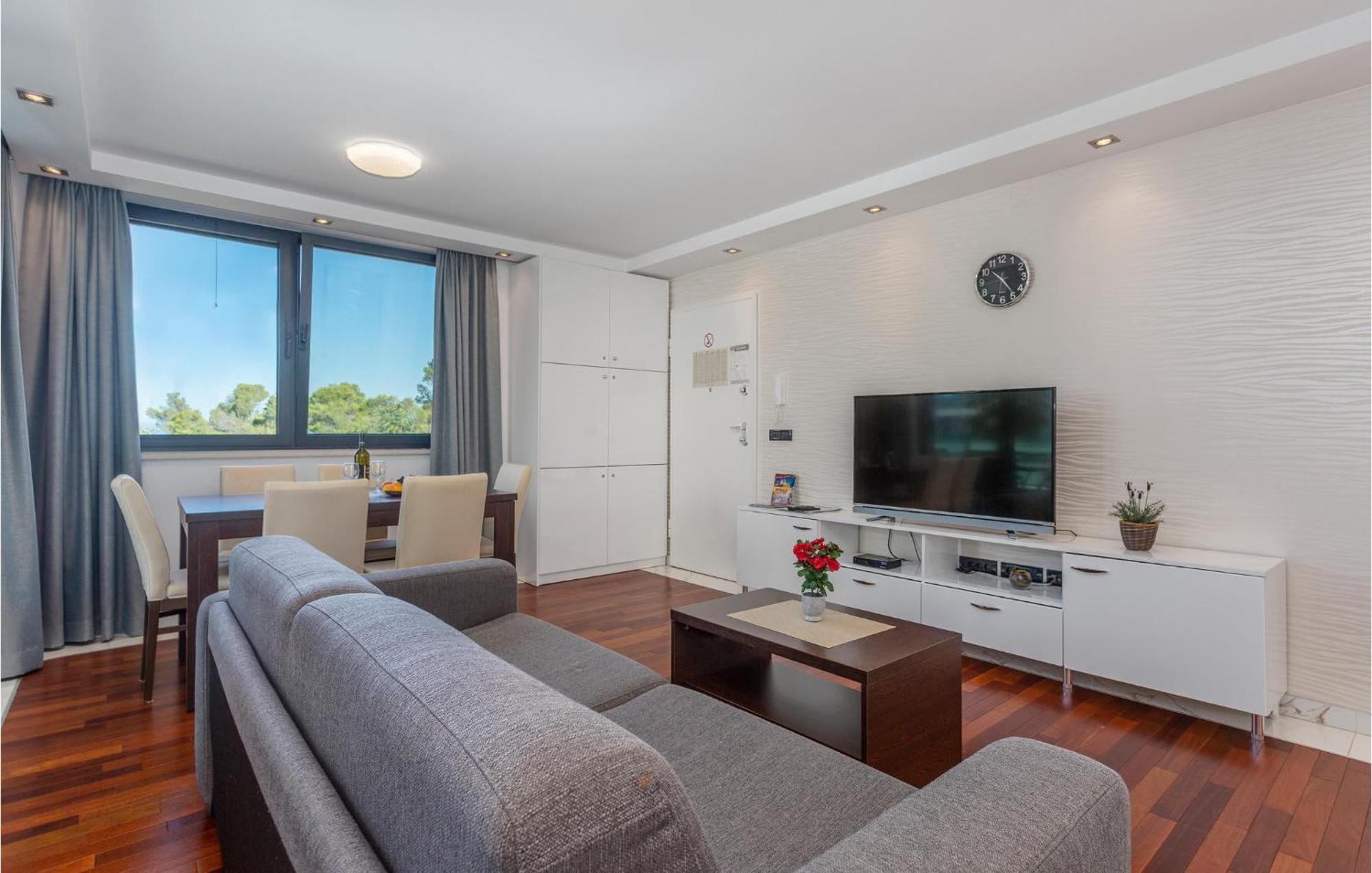 Stunning Apartment In Malinska With Kitchen 외부 사진