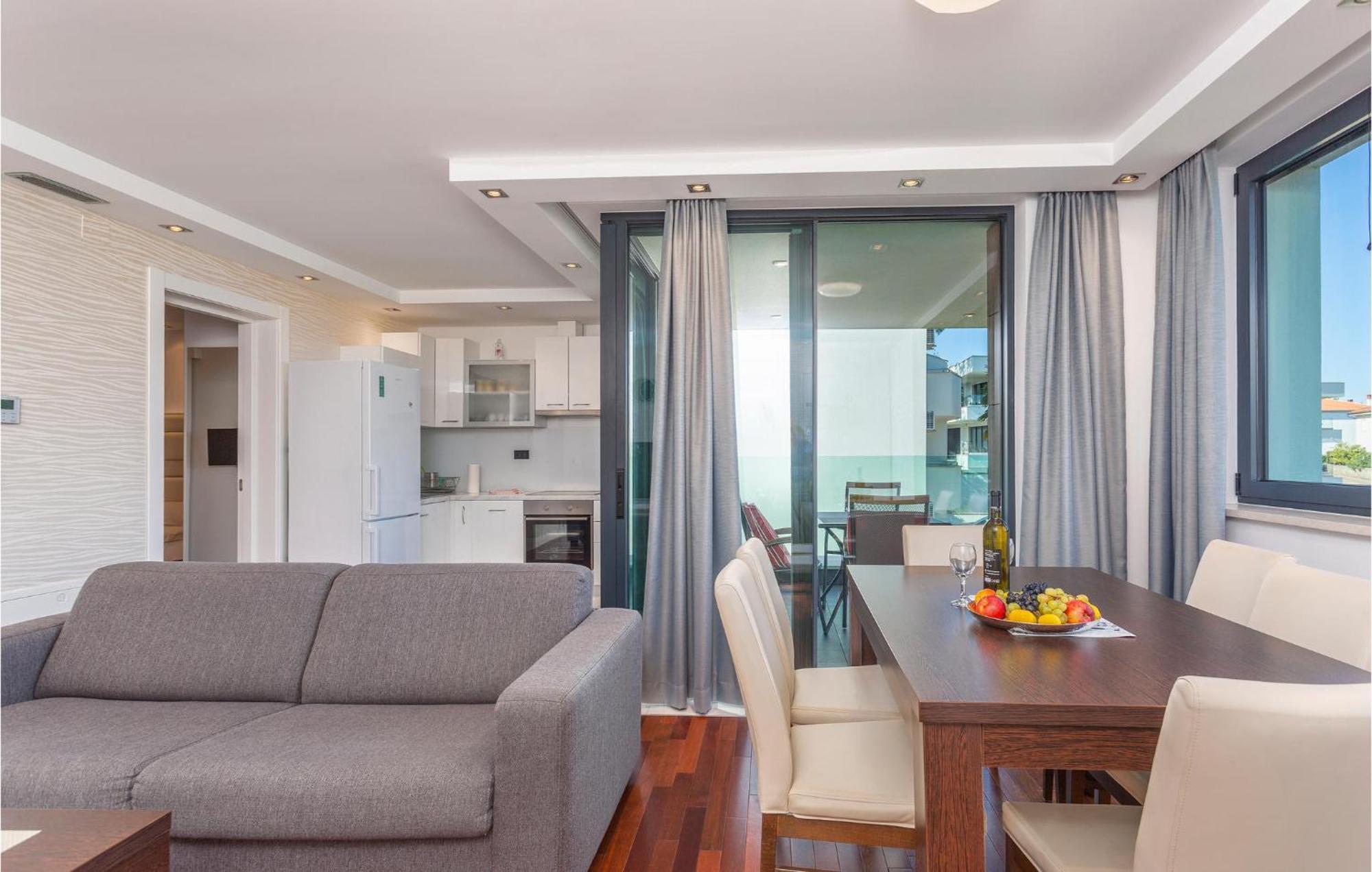 Stunning Apartment In Malinska With Kitchen 외부 사진